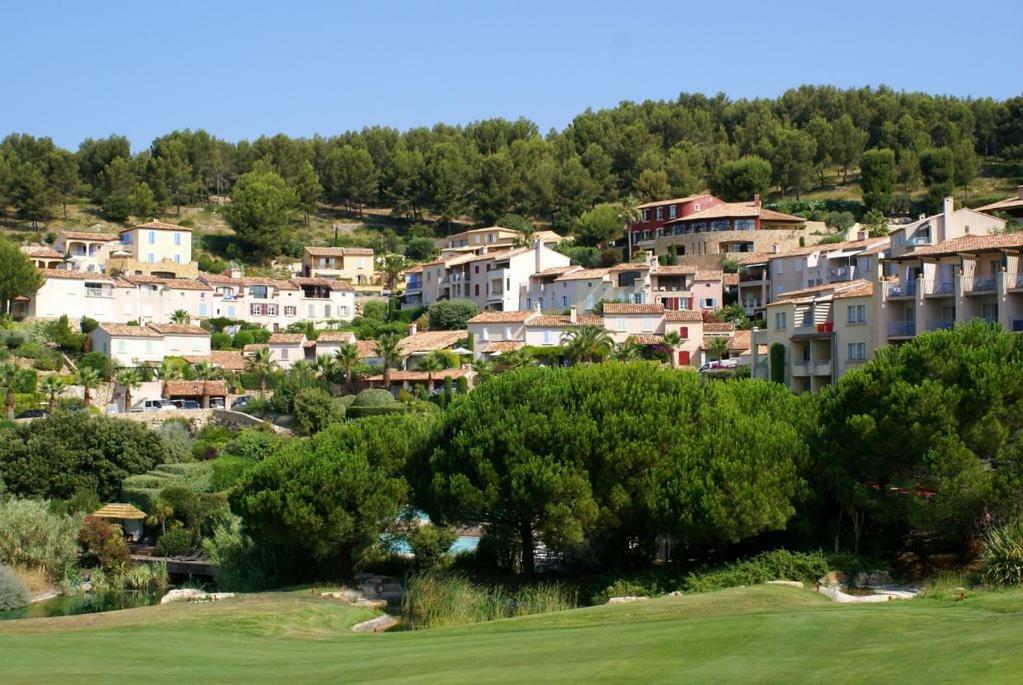 Hameau Des Amandiers-Vue Mer & Golf Saint-Cyr-sur-Mer Buitenkant foto